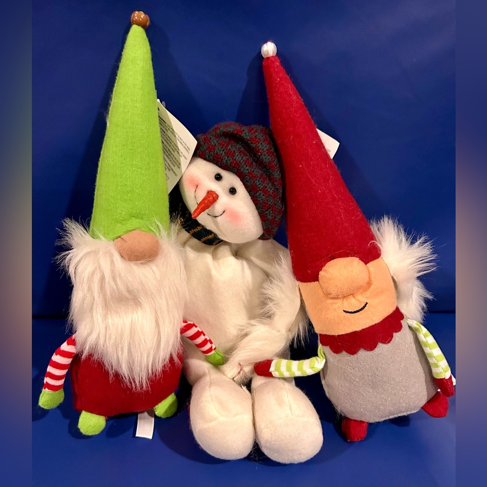 🔥New Norm and Norma Gnomes plus a bonus bottle hugging plush snowman